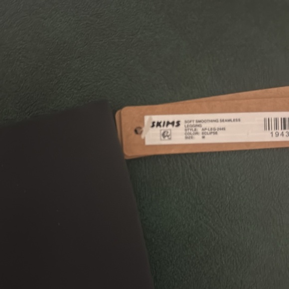 BRAND NEW SKIMS M LEGGINGS - Picture 3 of 3